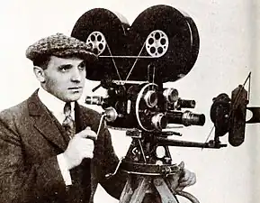 Jackson Rose, cinematographer (directeur de la photographie) américain, aux commandes d'une 2709 (1918).