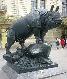 Statue d'un rhinocéros par Henri-Alfred Jacquemart.