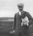 Jacques Faure et son chien « dirigeable » (1909).