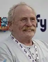 James Cosmo interprète Farder Coram.