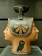 Aryballe plastique janiforme