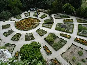 Jardin du presbytère de La Garde-Adhémar.