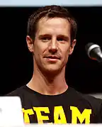 Jason Dohring dans le rôle de M. Carpenter