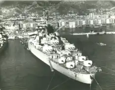 Vue arrière, à quai à Toulon.