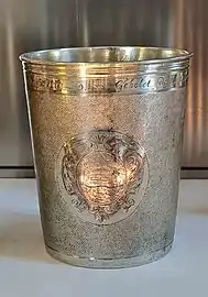 Gobelet de Magistrat aux armes de Fort-Louis (1712).