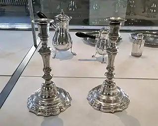 Paire de flambeaux en argent (1773 et 1784).
