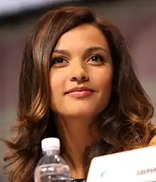 Jessica Lucas, interprète de Skye Yarrow.