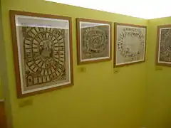 Des jeux exposés dans la 1re&nbsp;salle.