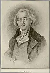 portrait en noir et blanc d'un homme de face, légèrement tourné sur la gauche, la main droite dans le gilet.