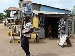 Petit commerce au bord de l'ancienne route.