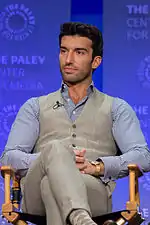Justin Baldoni dans le rôle de Rafael Solano.