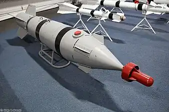 Bombe aérienne KAB-500L et  KAB-500S-E au Patriot Park (en).