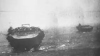 Deux des six porte-avions, le Kaga et le Zuikaku, en route pour les îles Hawaï.