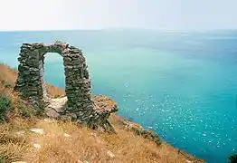 Arche décorative moderne construite au cap Kaliakra.