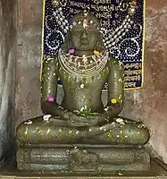 Statue de Rishabhnatha dans le temple de Ambika Mata au sommet du Fort