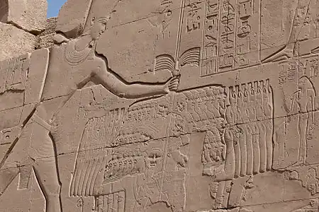 Thoutmôsis III en vainqueur au Levant. Relief du 7e pylônetemple de Karnak