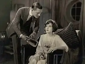 Avec Kenneth Harlan, dans Le Douzième Juré