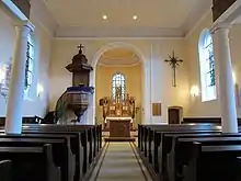 Vue intérieure de la nefvers le chœur.