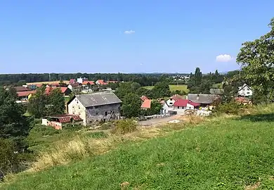 Maison forte, vue depuis l'église.