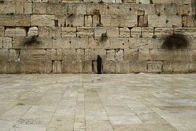 Homme priant au Mur occidental (2012).