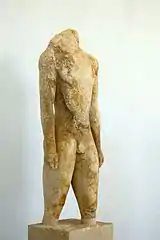 Kouros naxien. Marbre, vers 550 av. J.-C. Trouvé à Délos.