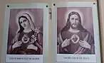 Exposition paroissiale du Cœur immaculé de Marie et du Sacré Cœur de Jésus dans l'édifice.