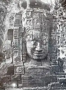 Photographie. Angle S-O tour n°50 du Bayon. Inversion numérique d'un négatif au gélatino-bromure d'argent sur verre. 1887-88