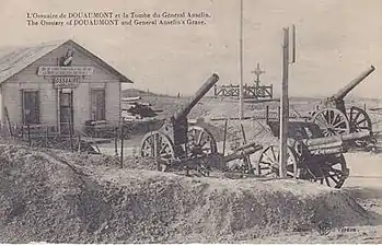 L'ossuaire provisoire de Douaumont (vers 1920).