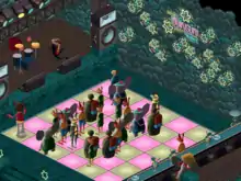 Le jeu amuse pour ses situations humoristiques ou inattendues, comme cette scène où des personnages écoutent un concert de rock dans une discothèque, ou lorsqu'une cinématique montre Twinsen malade en bateau par mauvais temps.