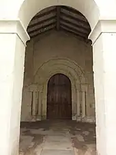 Église Saint-Avant, portail.