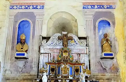 Retable du XVIIe siècle et décor peint de la seconde moitié du XIXe siècle.