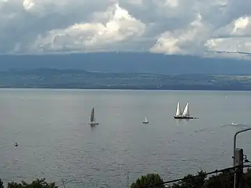 La Savoie toutes voiles dehors, à l'approche de Thonon-les-Bains.