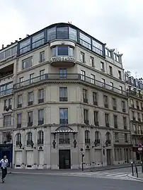 No 15-17 : restaurant La Tour d'Argent.