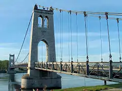 Pont suspendu à La Voulte-sur-Rhône.