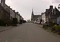 Le bourg de La Chapelle-Neuve : rue principale.
