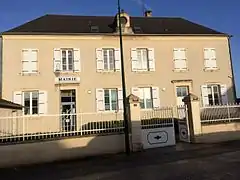 La mairie de Neuilly-en-Dun.