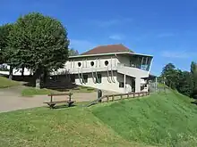La maison du canal à Digoin en forme de bateau