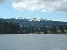 Le lac des Rousses et La Dôle