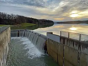 Le déversoir lors de la crue de février 2021.