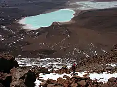 Vue de la laguna Verde et de la laguna Blanca depuis le volcan Licancabur