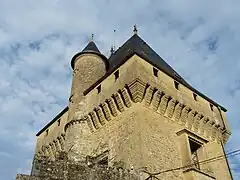 Mâchicoulis et tourelle de la tour sud.