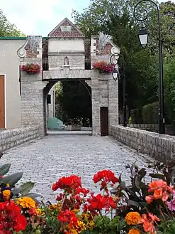 Vestiges de l'entrée du château de Lallaing