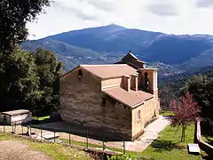 L'église et le Monte San Pedrone.