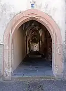 Porche et galerie du cloître.