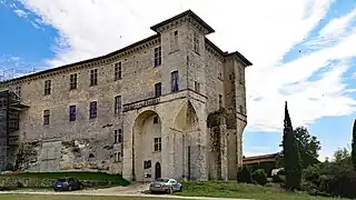 Le château flanc nord.