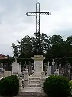 Le monument aux morts dans le cimetière (août&nbsp;2012)