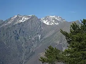 Le Coiro à gauche et la tête de l'Ermitat à droite vus depuis le col de Parquetout au sud.