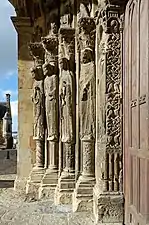 Statues colonnes du portail sud (ca. 1150).