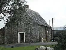 Photographie de l'église transformée en maison.