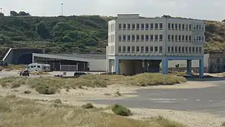 L'entrée du tunnel et l'hoverport.